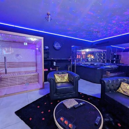 פרפיניין La Gold Room Jacuzzi & Sauna Prive מראה חיצוני תמונה