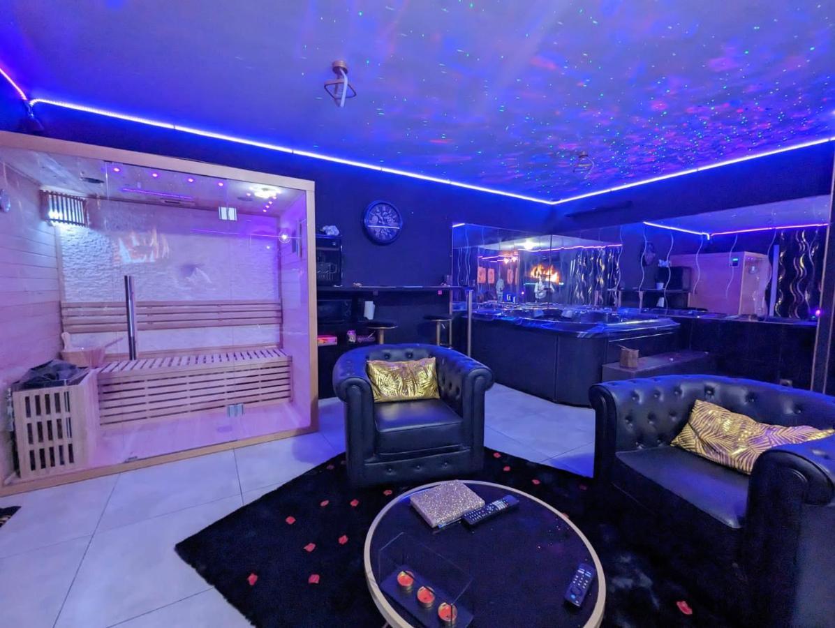 פרפיניין La Gold Room Jacuzzi & Sauna Prive מראה חיצוני תמונה