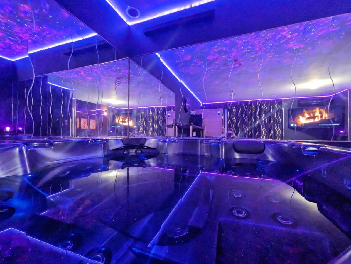 פרפיניין La Gold Room Jacuzzi & Sauna Prive מראה חיצוני תמונה