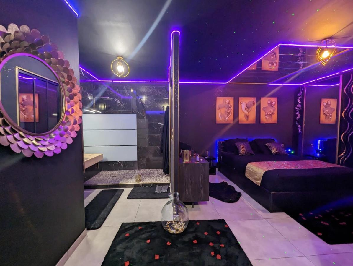 פרפיניין La Gold Room Jacuzzi & Sauna Prive מראה חיצוני תמונה