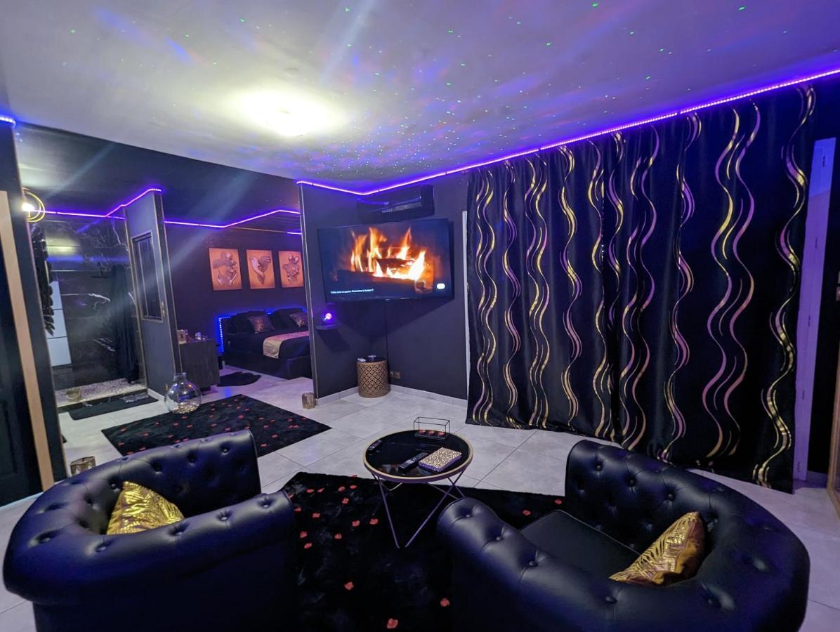 פרפיניין La Gold Room Jacuzzi & Sauna Prive מראה חיצוני תמונה